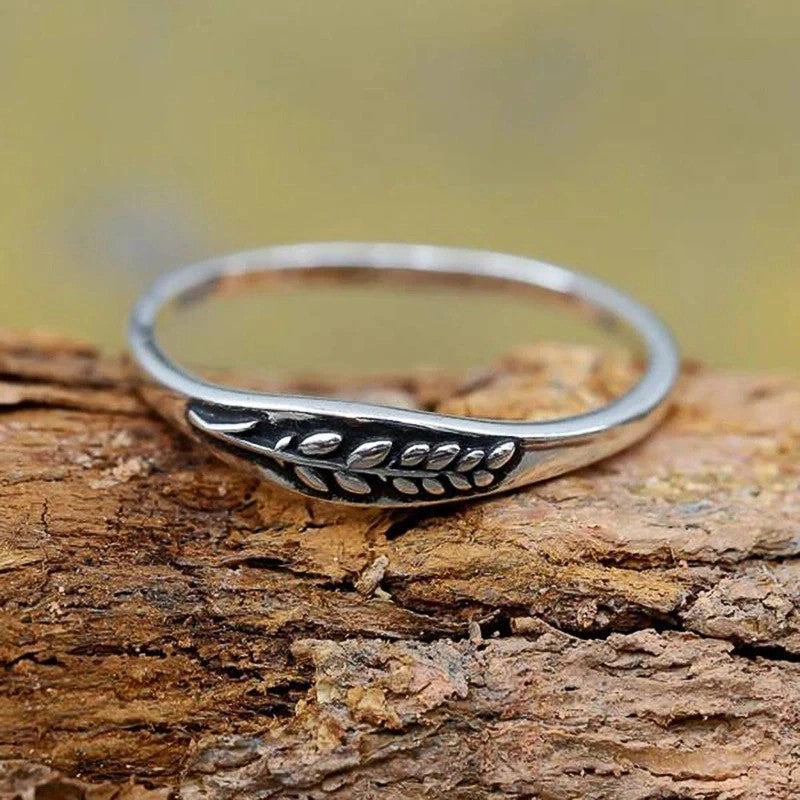 Whispering Leaf Engraved Band